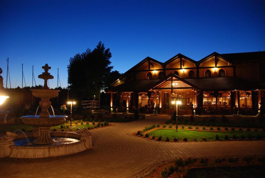 Hotel Ros Pisz Exterior foto